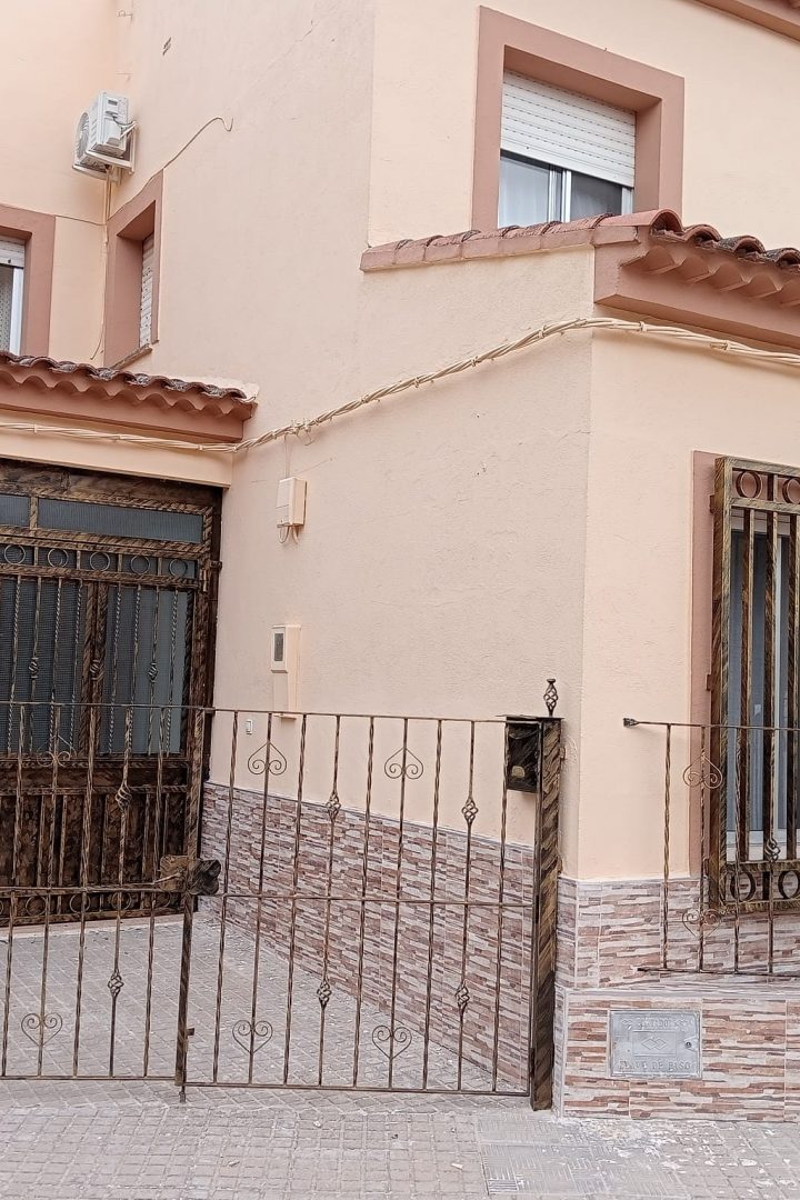 Fachada y rejas